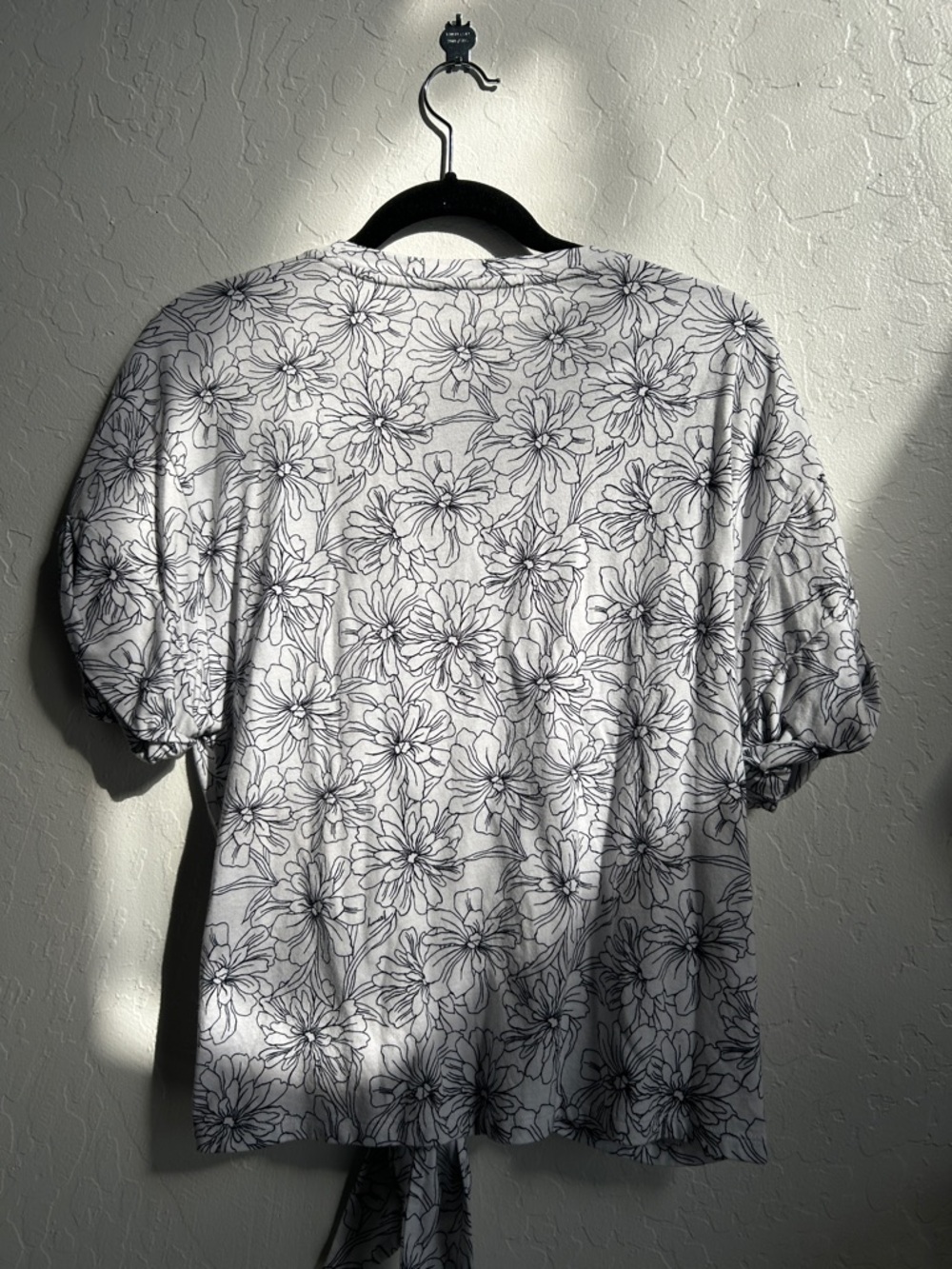 Tommy Hilfiger White Floral Tie-Front Crop Top - Picture 3 of 5